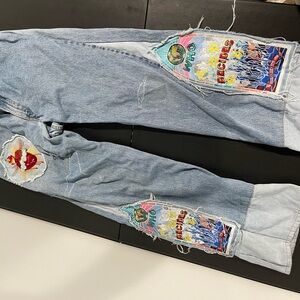 Who Decides War Levies Jeans in Good Condition 100% authentic.